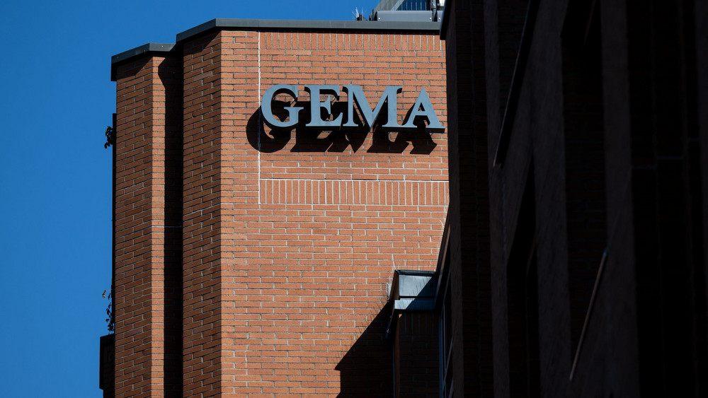 Gema が AI 曲に対して行動を起こす: 保護された曲は処理されますか?