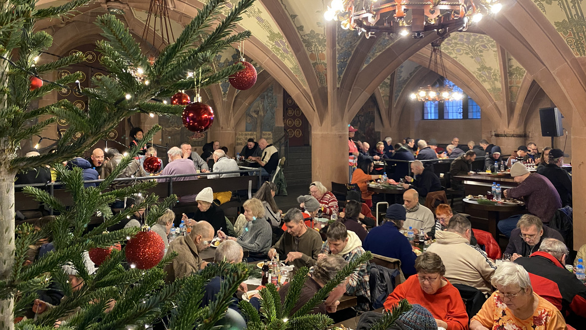 Image for Hilfe für Bedürftige: Weihnachts-Essen im Frankfurter Römer