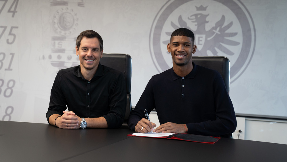 Uzuns Rekord Und Santos‘ Neuer Status Bei Eintracht Frankfurt - f44qdv9
