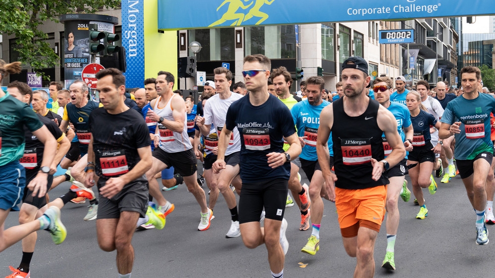 J.P. Morgan Corporate Challenge Lauf Party und StraBensperrungen