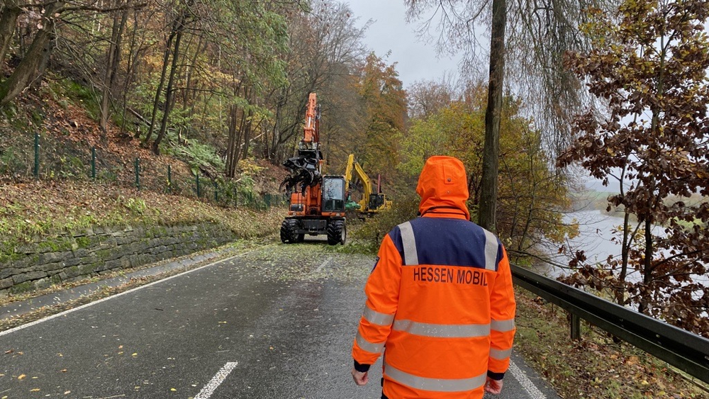 B3 bei FuldatalWahnhausen Strecke wegen Gehölzarbeiten gesperrt
