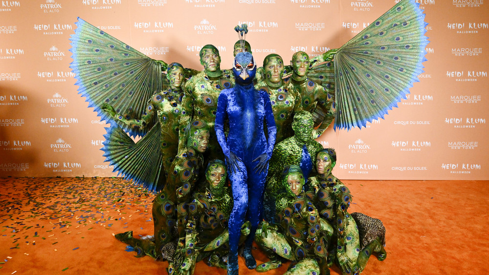 Legendäres HalloweenKostüm Heidi Klum feiert als schillernder Pfau