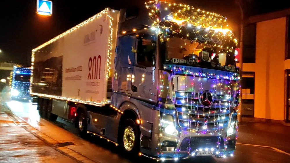 WeihnachtsKonvoi mit 140 LKW fährt im Landkreis MarburgBiedenkopf