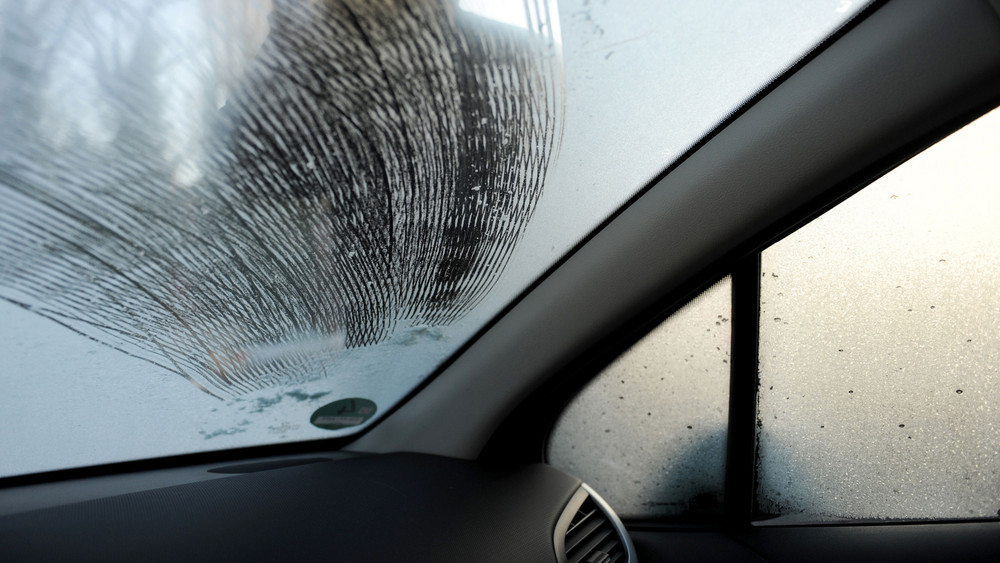 Autoscheibe beschlägt von innen: Sechs Tricks gegen die Feuchtigkeit