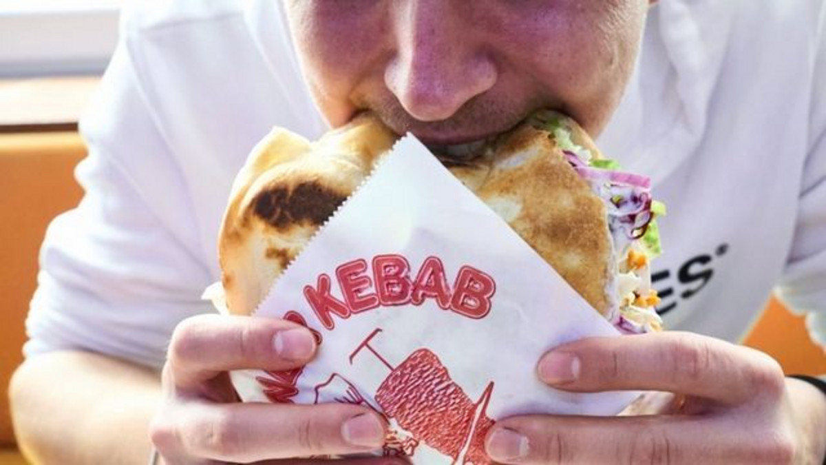 Mann bestellt zwei Döner und Colas – dann soll er 90 Euro zahlen