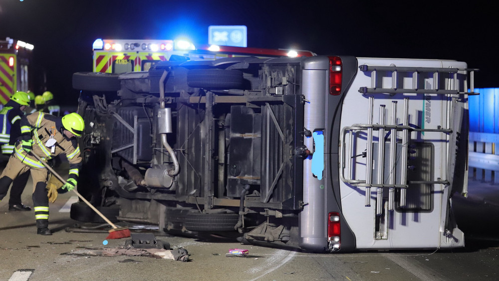 Wohnmobil kippt um Familie verletzt Autobahn bei Mörstadt gesperrt