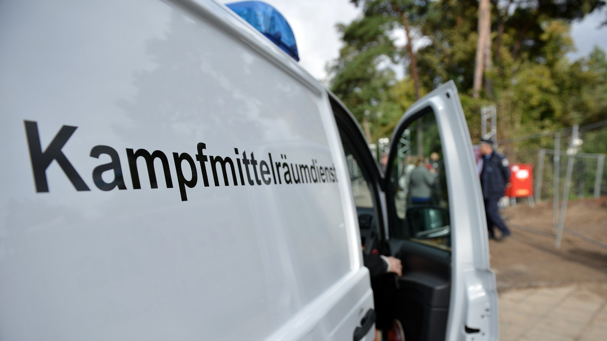 Jugendliche Finden Kiste Voller Munition Auf Baustelle In Homberg Efze Jugendliche Finden Kiste Voller Munition Auf Baustelle In Homberg Efze