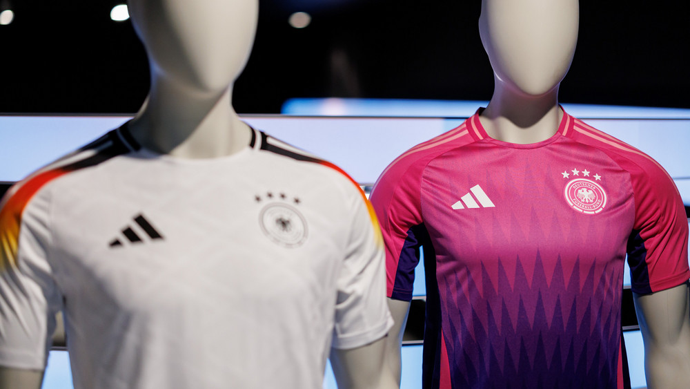 EM 2024 So sehen die Trikots aus DFBTeam spielt in Weiß und Pink