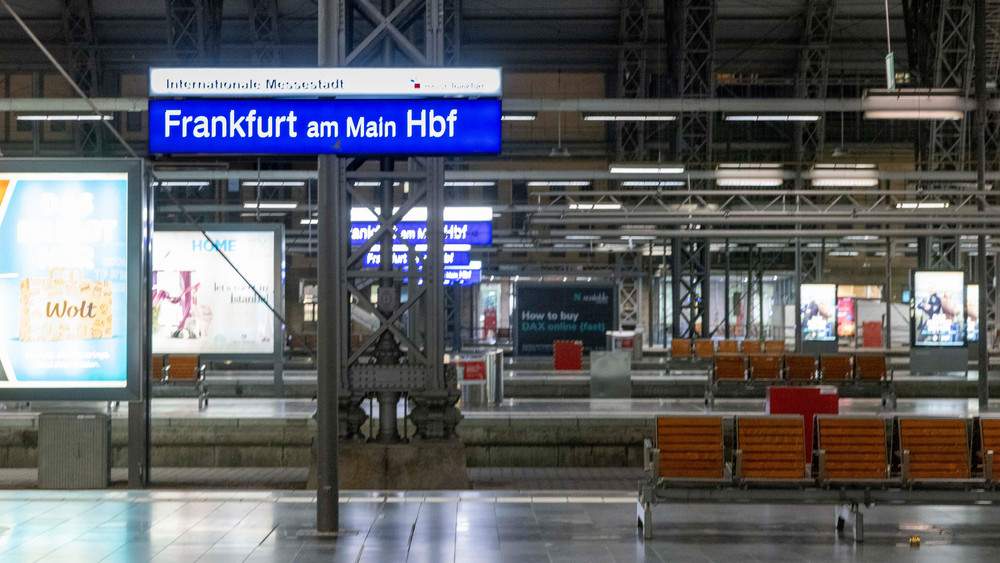 Frankfurt Hauptbahnhof Gleis 6 Und 7 Frankfurt: Frau stößt Mann auf Bahngleis
